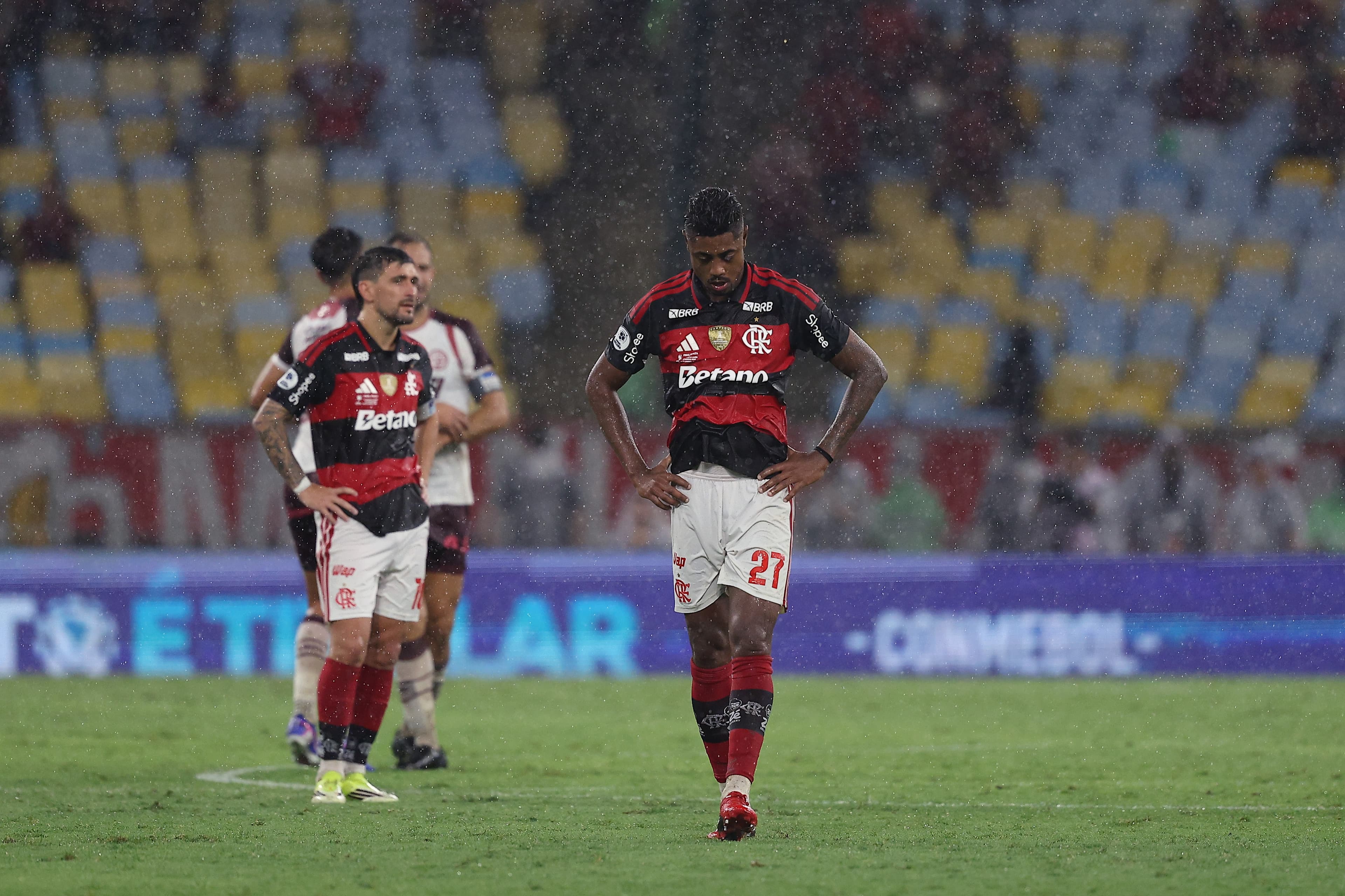 Bruno Henrique e Arrascaeta lamentam jogo ruim do Flamengo