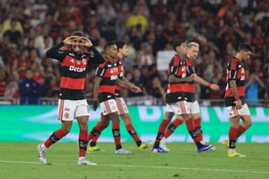 Samuel Lino comemora gol pelo Flamengo contra o Remo