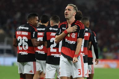 Léo Ortiz, do Flamengo, comemora após marcar o primeiro gol de sua equipe durante a partida entre Flamengo e Clube do Remo, válida pelo Brasileirão 2026, no Estádio do Maracanã, em 19 de março de 2026, no Rio de Janeiro, Brasil.