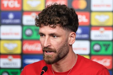 Léo Pereira concede entrevista coletiva