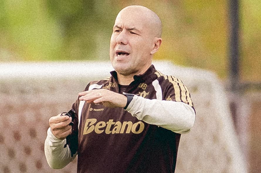 Leonardo Jardim, novo técnico do Flamengo, comanda treino no Ninho do Urubu
