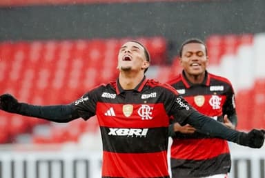 Ryan Roberto comemora gol pelo Flamengo na Libertadores Sub-20