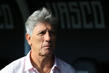 Renato Gaúcho na beira do campo do Vasco