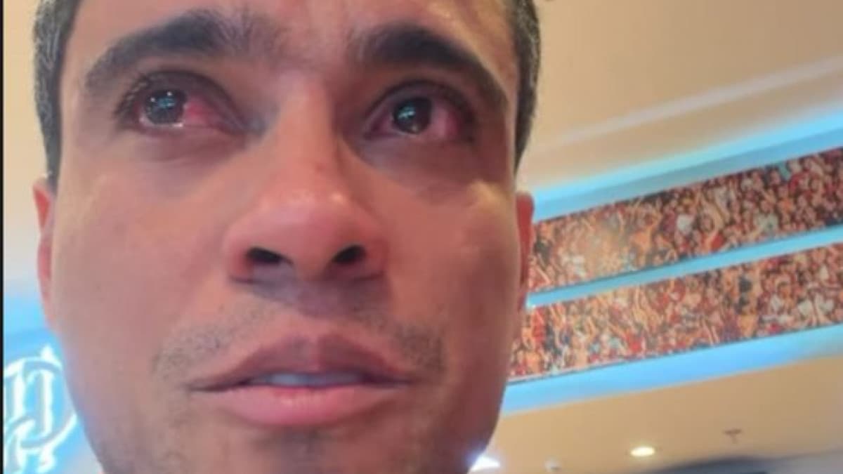 Wendell Lira com os olhos cheios de lágrimas ao desabafar sobre camisa do Flamengo que comprou para o filho