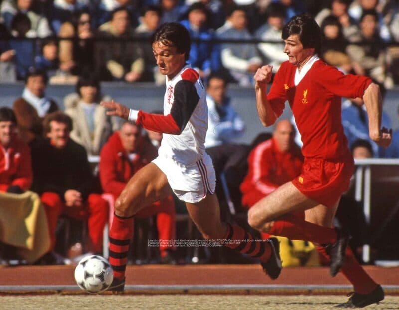 Leandro em ação na final do Mundial de 1981 - Flamengo 3x0 Liverpool