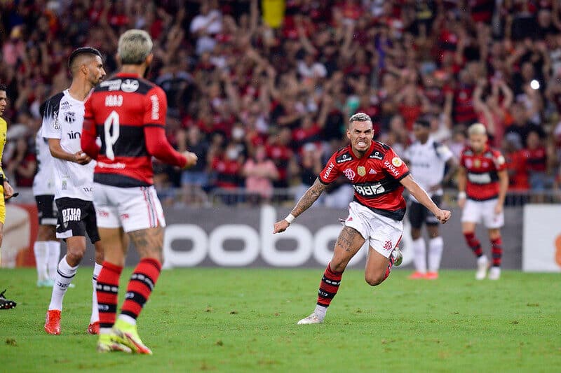 matheuzinho lateral flamengo defender seleção brasileira