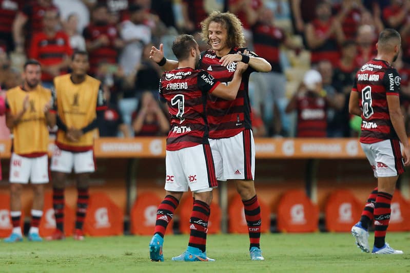 Flamengo vence Talleres e começa a convecer