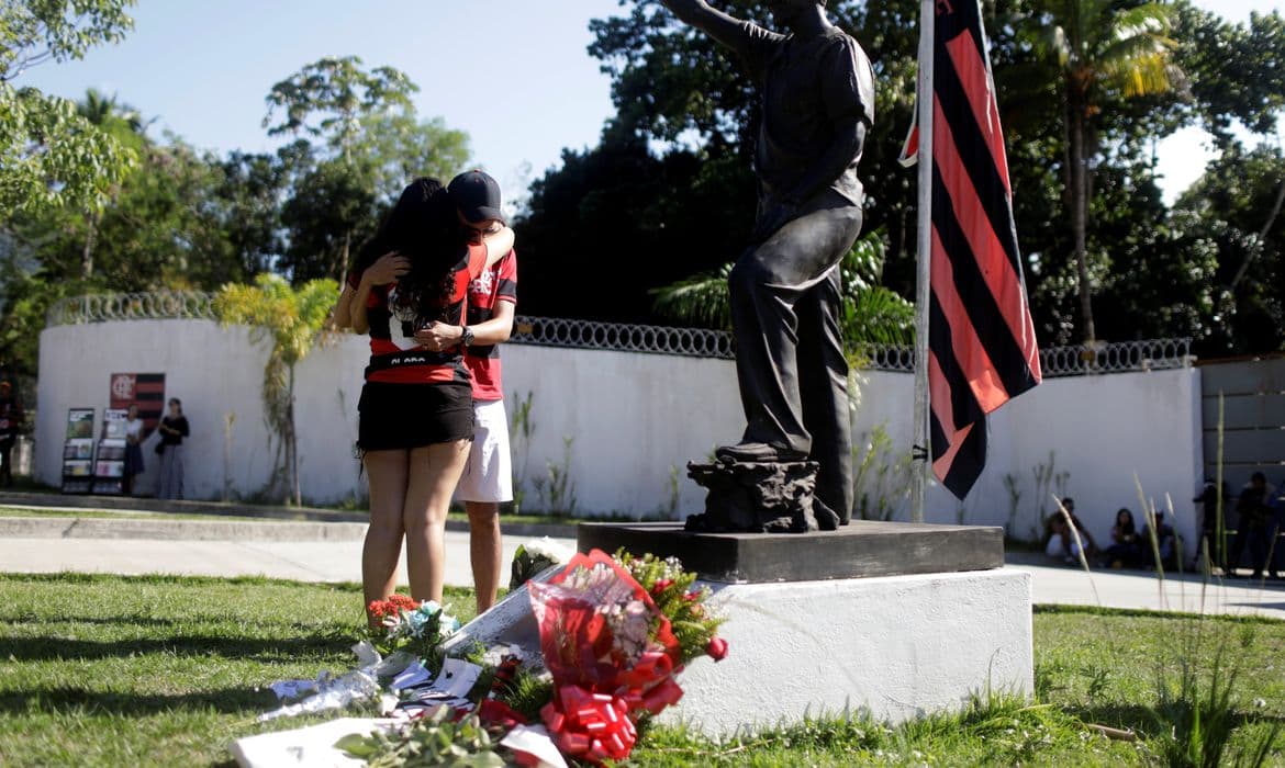 Garotos do Ninho incêndio Ninho do Urubu Flamengo