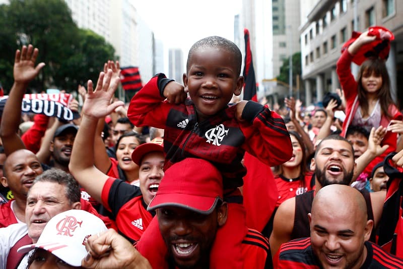 torcida do flamengo comemorando a conquista da Libertadores