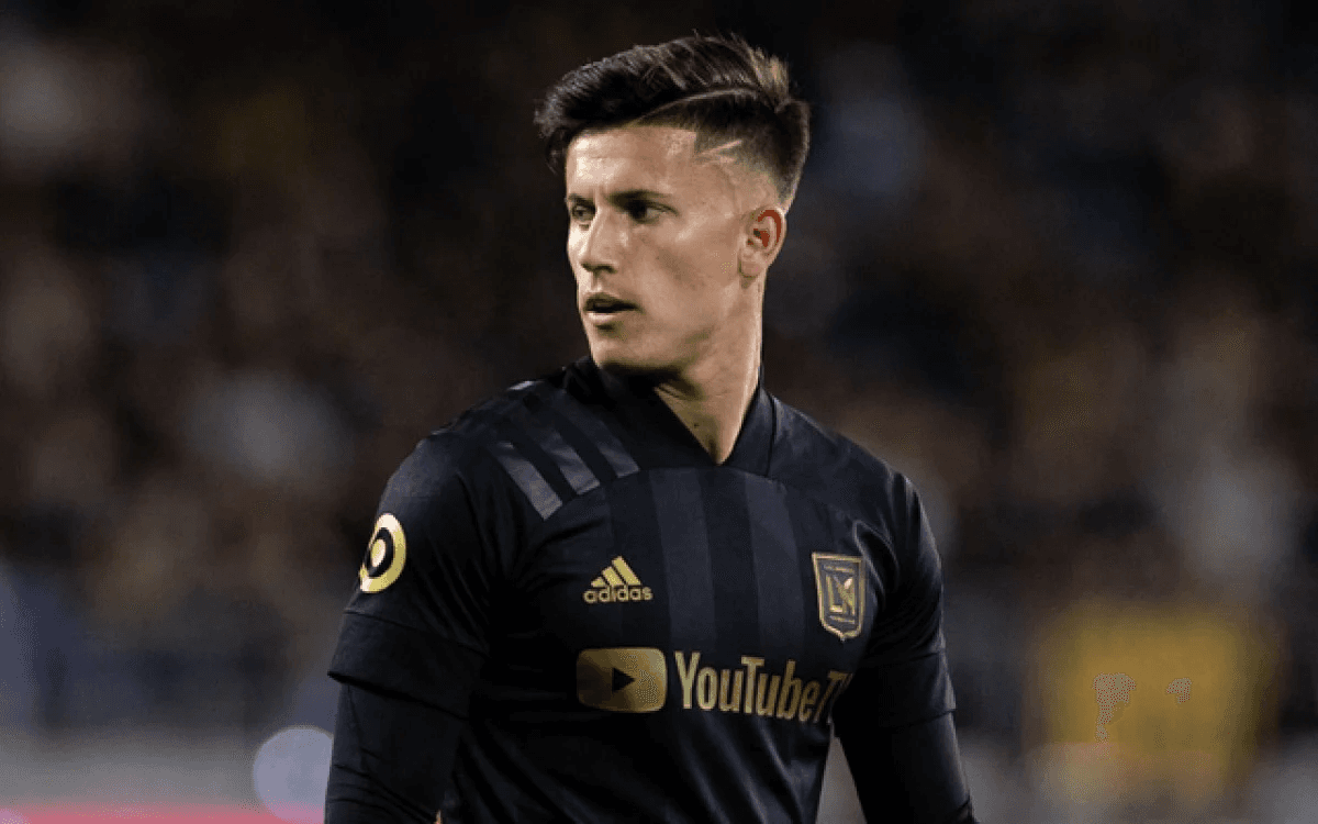 Brian Rodriguez com a camisa do Los Angeles FC