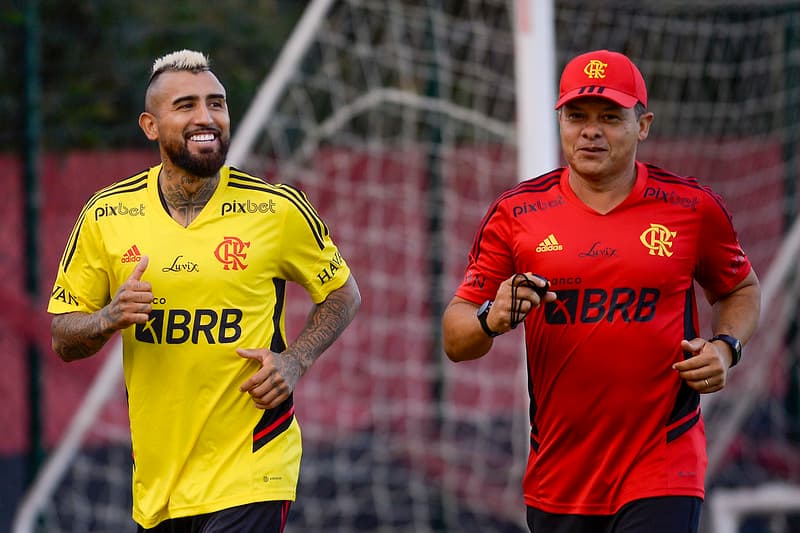 Vidal treina no Ninho do Urubu