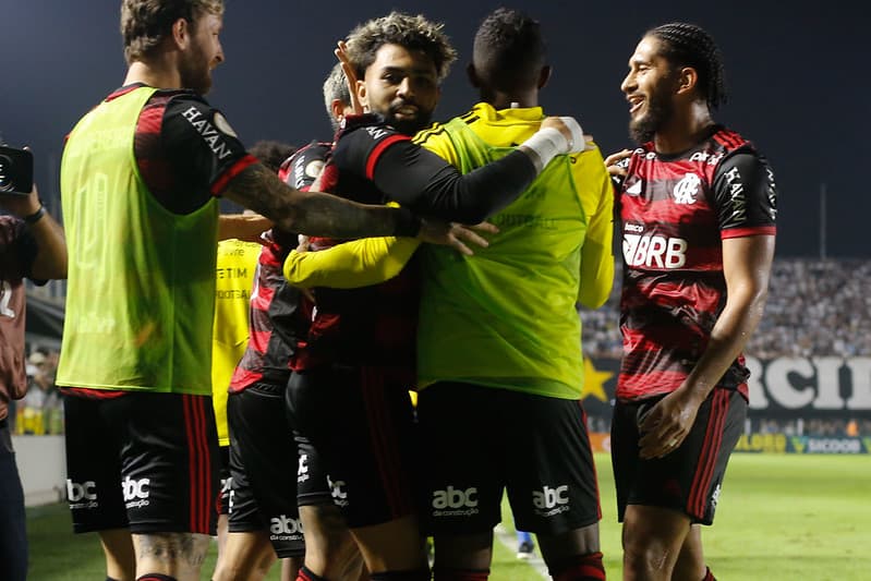 Gabigol garantiu a vitória do Flamengo por 2 a 1 sobre o Santos na Vila Belmiro