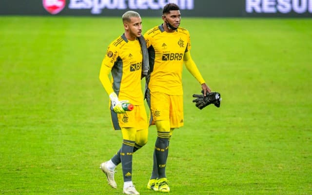 Gabriel-Batista-e-Hugo-Souza-em-final-do-Campeonato-Carioca