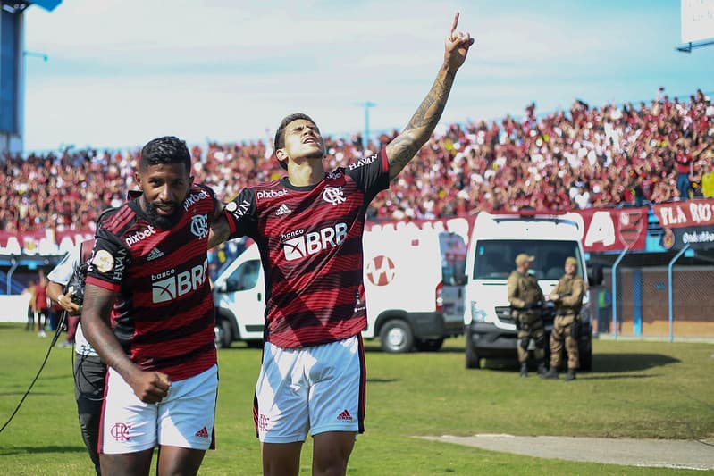 Pedro comemora seu segundo gol na vitória contra o Avaí