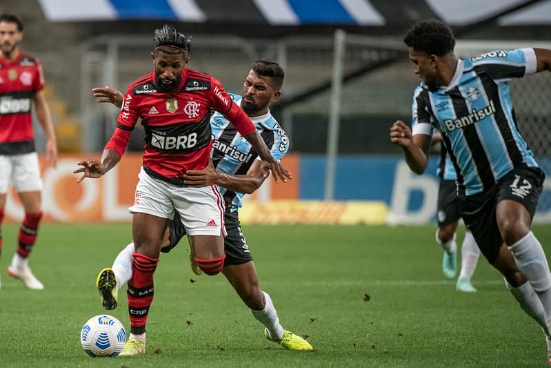 Rodinei participou da vitória do Flamengo contra o Grêmio, no segundo turno do Campeonato Brasileiro
