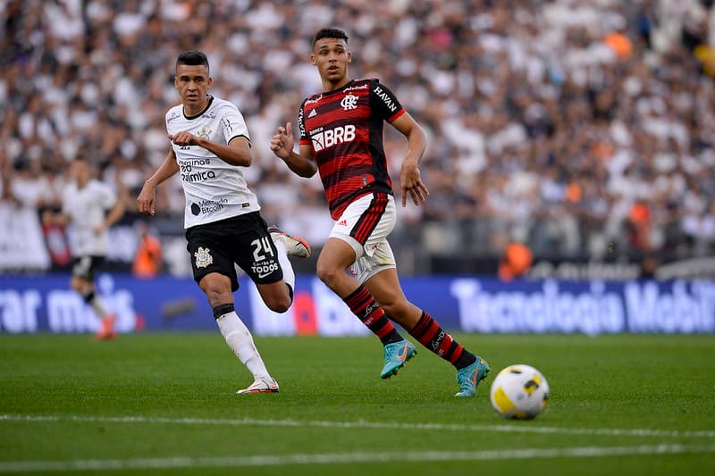 Victor Hugo teve mais uma oportunidade como titular no Flamengo - Corinthians 1x0 Flamengo - Brasileirão 2022