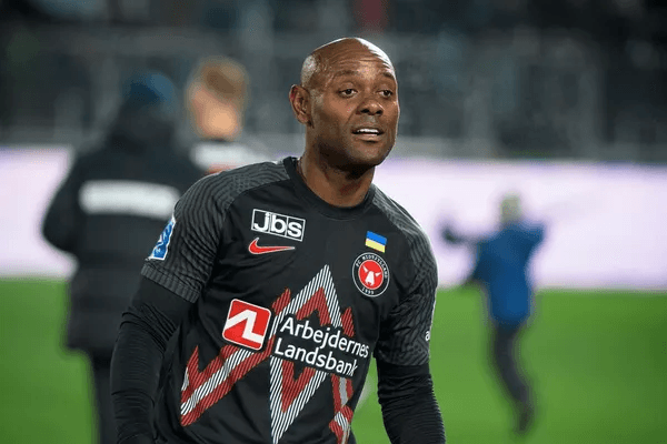 Vagner Love em ação na Dinamarca
