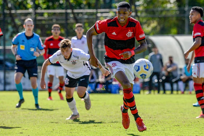 Flamengo Corinthians duelam em Barueri no primeiro jogo do confronto da semifinal do Brasileirão Sub-20