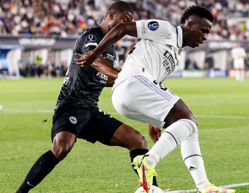 Ex-Flamengo, Vinícius Júnior disputa bola pelo Real Madrid