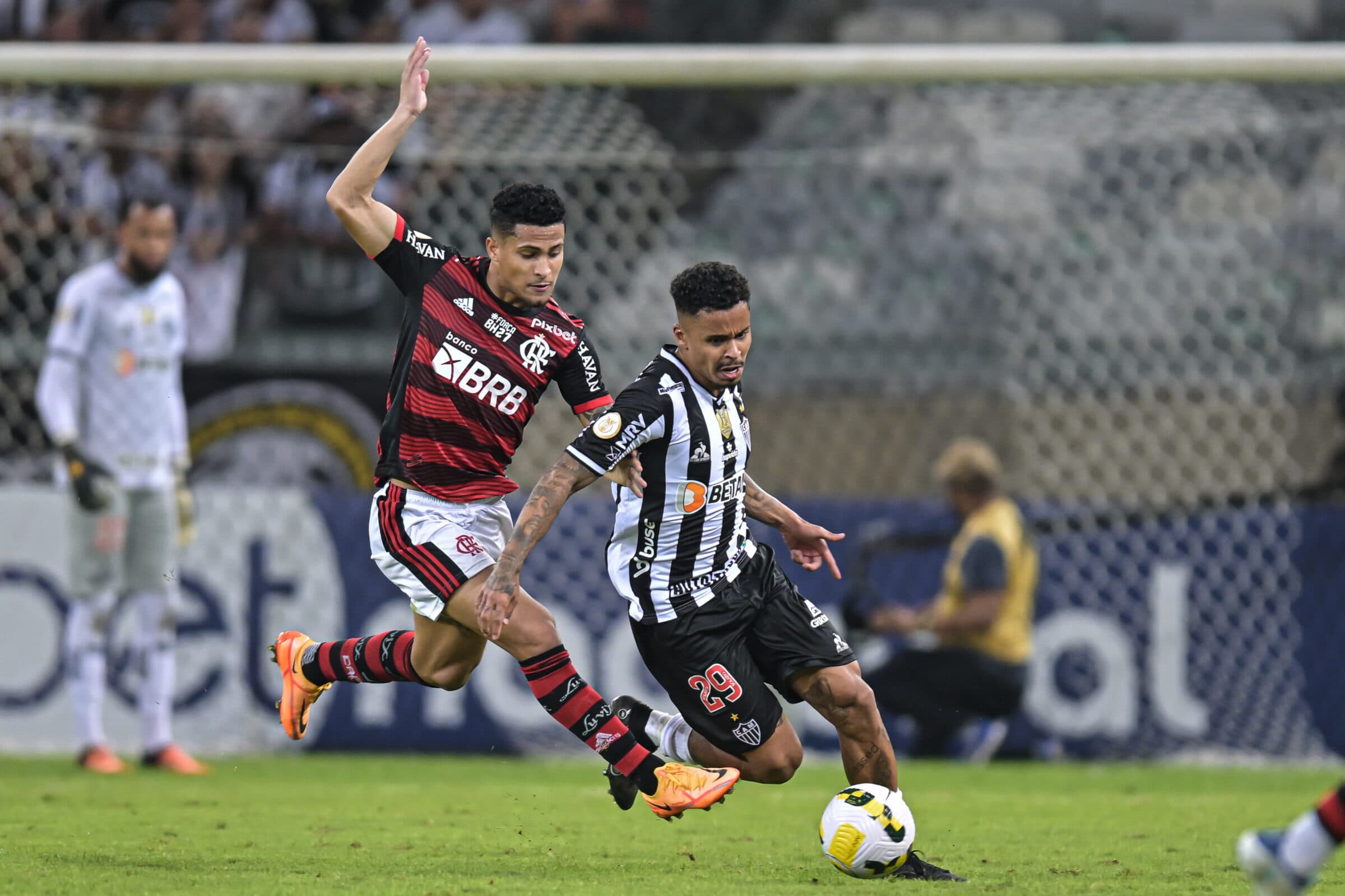 Dirigentes de Flamengo e Atlético-MG abrem o jogo sobre Allan