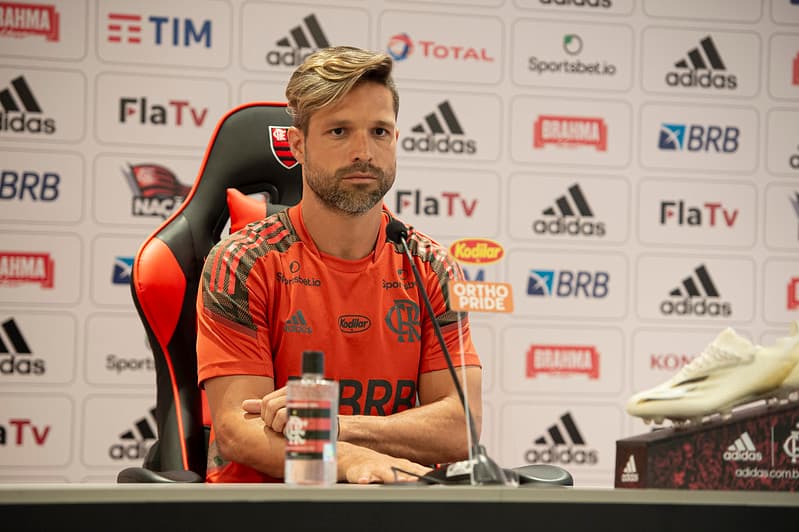 Meia do Flamengo, Diego Ribas dando coletiva