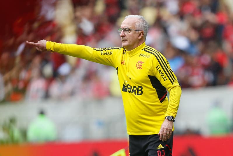 Dorival faz apontamentos para o time do Flamengo contra o Ceará no empate amargo pelo Campeonato Brasileiro