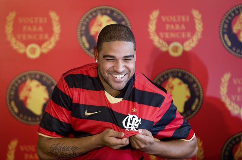 Adriano Imperador na sua reapresentação no Flamengo, em 2009; ex-companheiro do ídolo, Flamel revelou bastidores de Adriano no clube