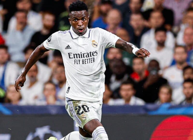 Vinícius Júnior com a camisa do Real Madrid