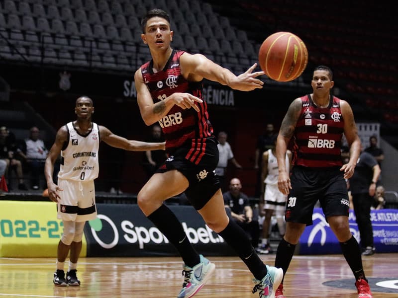 Vildoza em partida do Flamengo no NBB