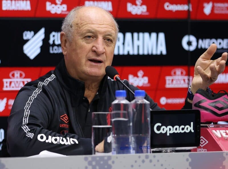 Felipão em coletiva pelo Athletico antes de final da Libertadores contra o Flamengo