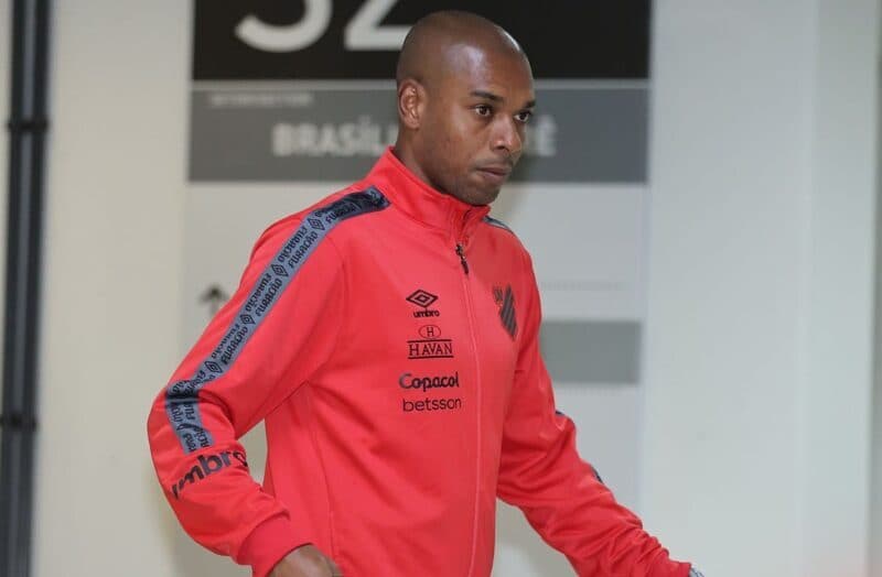 Fernandinho, jogador do Athletico, rival do Flamengo na final da Libertadores