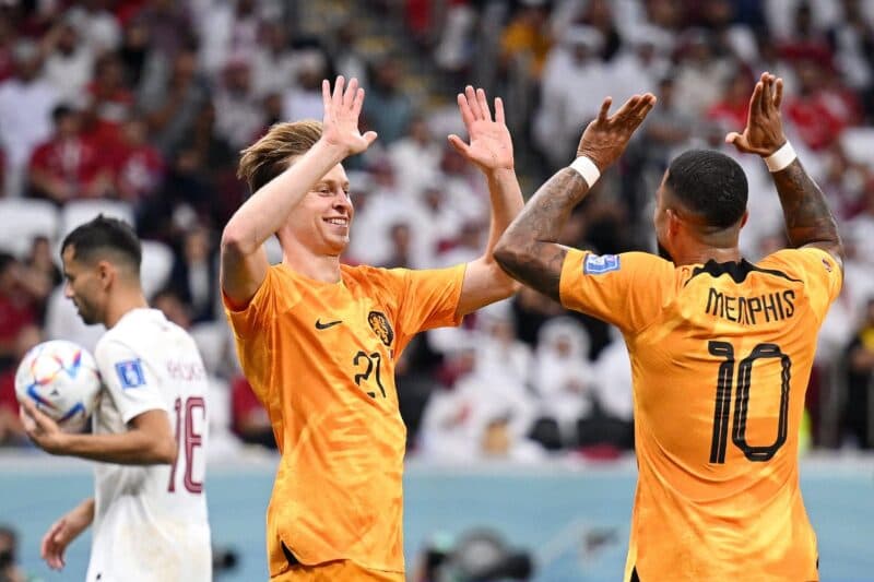 De Jong comemora gol pela Holanda na Copa do Mundo
