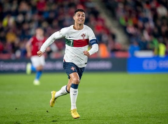 Cristiano Ronaldo jogando pela Seleção de Portugal.