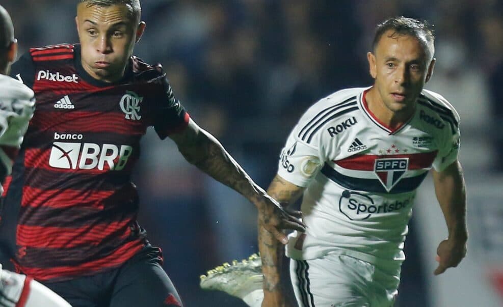 rafinha em jogo contra o flamengo no morumbi