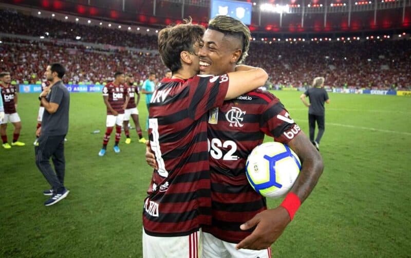 Bruno Henrique e Rodrigo Caio, ídolos do Flamengo
