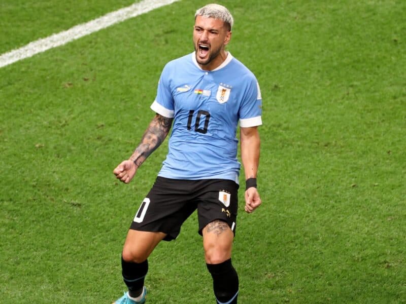 Arrascaeta, do Flamengo, comemora gol pelo Uruguai na Copa do Mundo