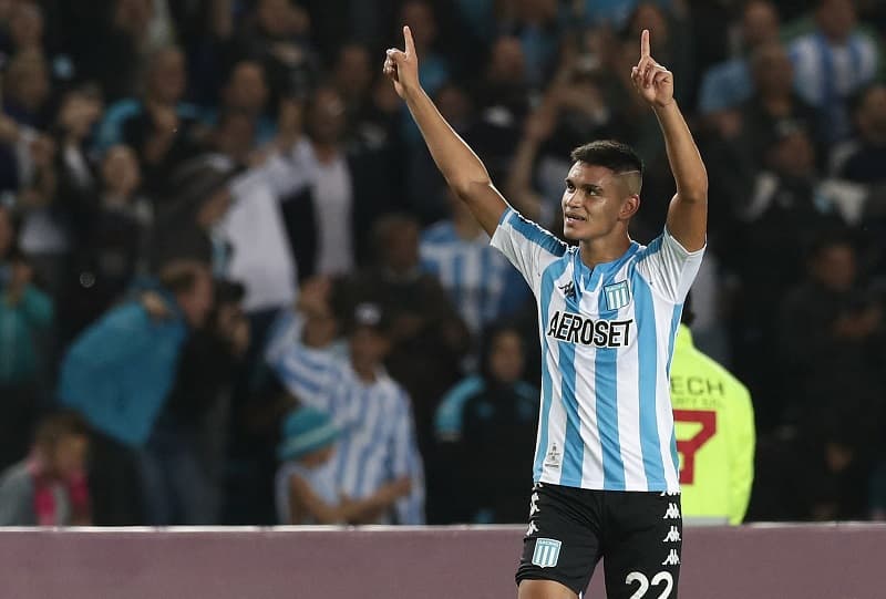 Carlos Alcaraz, meio campista do Racing