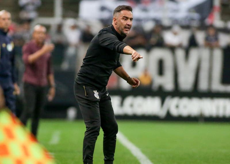Vítor Pereira enquanto técnico do Corinthians; português foi anunciado pelo Flamengo