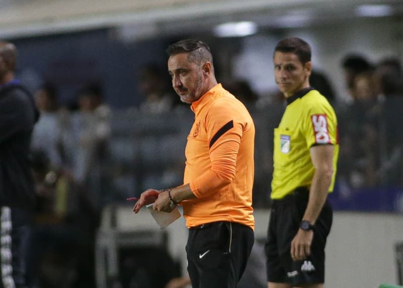 Vítor Pereira deixou o Corinthians para acertar com o Flamengo