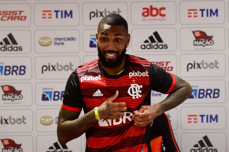 Gerson na apresentação no Flamengo. contratação gerou quantia milionária ao Fluminense