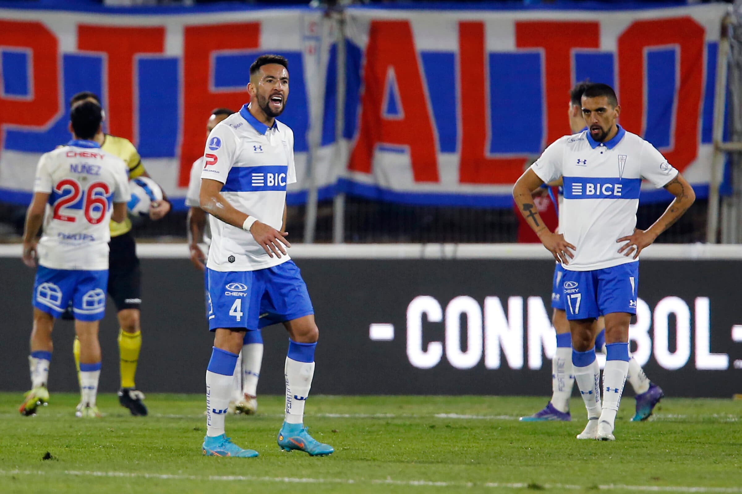 Mauricio Isla, ex-Flamengo, foi crucial em virada da Universidad Católica pelo Campeonato Chileno