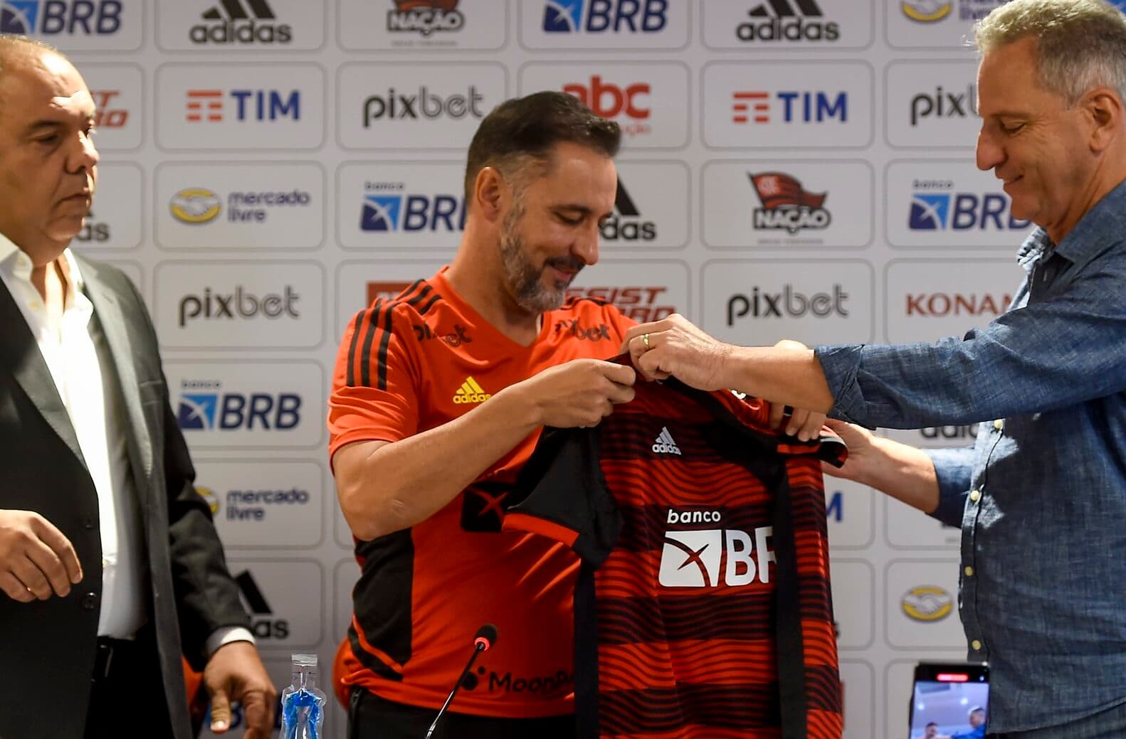 vitor pereira apresentado pelo flamengo