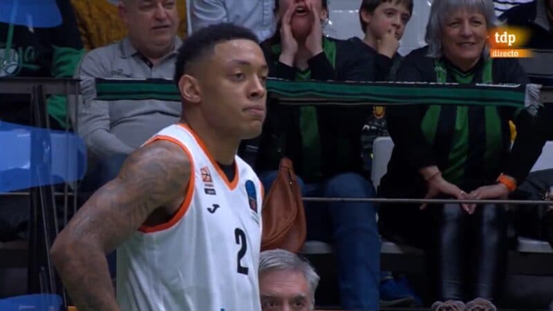 Torcedora insulta Yago, que jogou no basquete do Flamengo, com ofensa racial