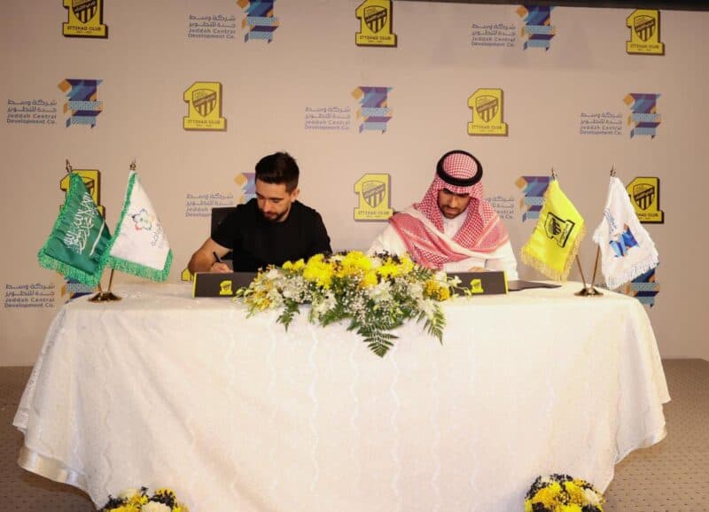 Alvo do Flamengo no mercado da bola para ser reserva de Arrascaeta, Igor Coronado acertou sua renovação com o Al-Ittihad