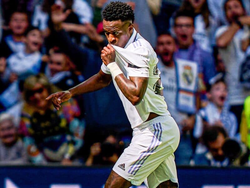 Vinícius Júnior comemora gol do Real Madrid contra o Espanyol, time de Vinição