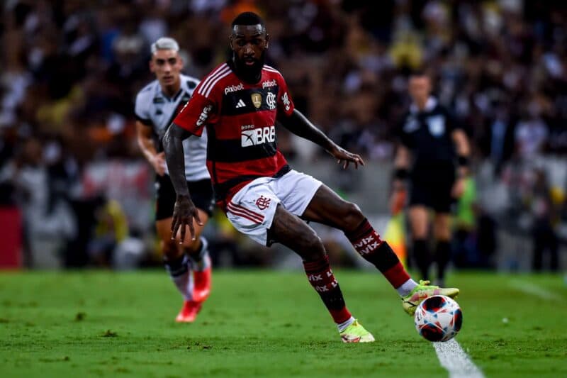 Sampaoli destaca força ofensiva de Gerson e cobra melhora de performance