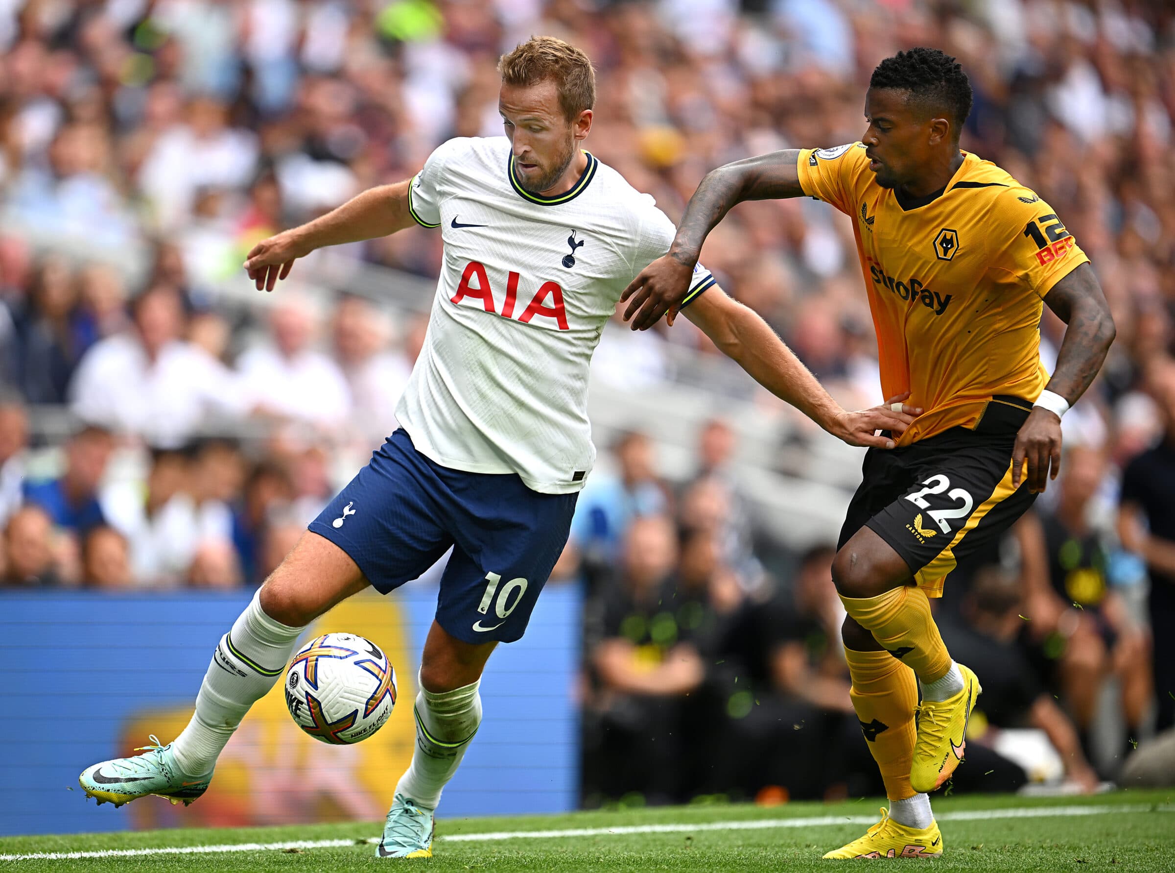 Wolverhampton e Tottenham se enfrentam neste sábado pela Premier League; veja onde assistir