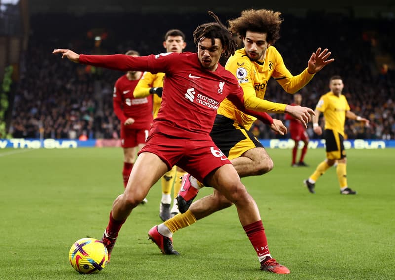 Liverpool e Wolverhampton se enfrentam nesta quarta