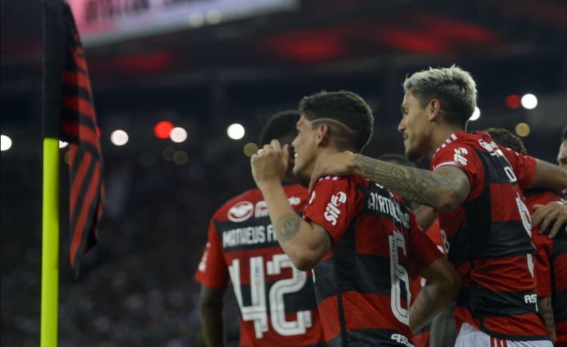 ayrton lucas do flamengo recebe elogio do fluminense