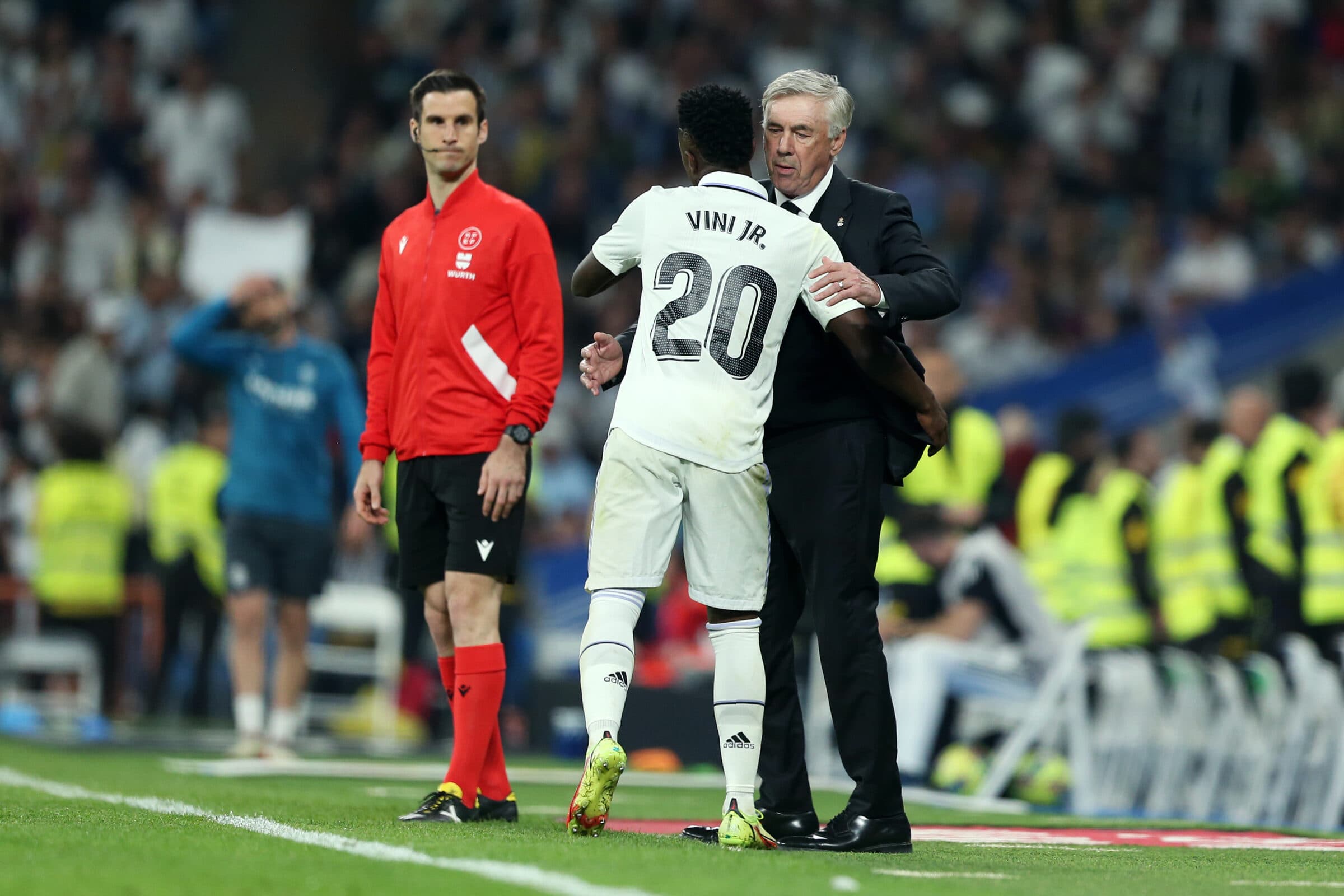 Ancelotti reforça problema físico de Vinícius Júnior e crê em fim dos casos de racismo